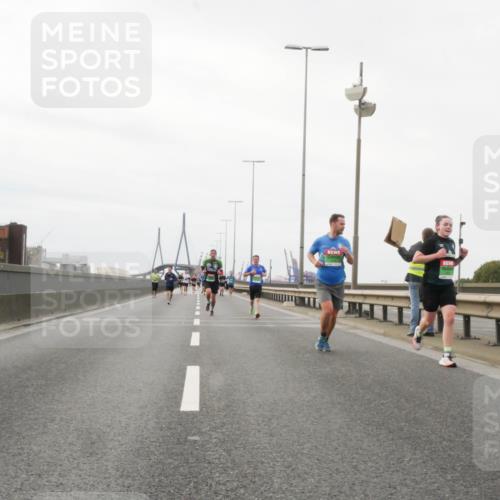 03.10.2025 - Köhlbrandbrückenlauf Matties Gatica Varas http://msf.ph/oto/9186692 03.10.2025 15:47:21 Position 3  meine-sportfotos.de