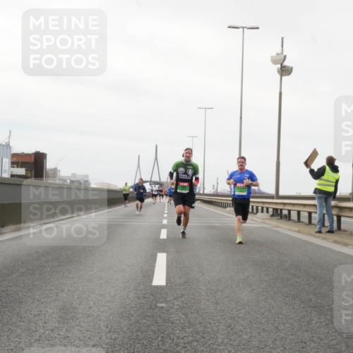 03.10.2025 - Köhlbrandbrückenlauf Matties Gatica Varas http://msf.ph/oto/9186709 03.10.2025 15:47:24 Position 3  meine-sportfotos.de