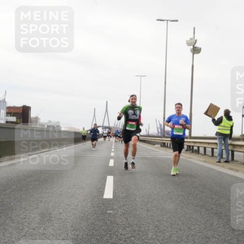 03.10.2025 - Köhlbrandbrückenlauf Matties Gatica Varas http://msf.ph/oto/9186711 03.10.2025 15:47:24 Position 3  meine-sportfotos.de