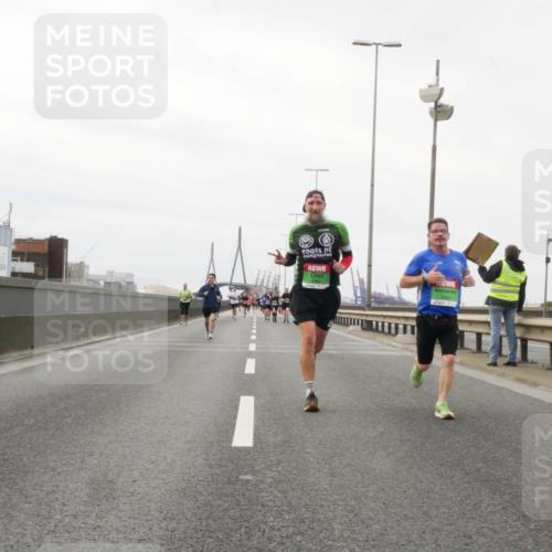 03.10.2025 - Köhlbrandbrückenlauf Matties Gatica Varas http://msf.ph/oto/9186714 03.10.2025 15:47:25 Position 3  meine-sportfotos.de