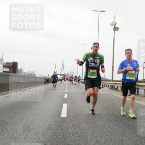 03.10.2025 - Köhlbrandbrückenlauf Matties Gatica Varas http://msf.ph/oto/9186715 03.10.2025 15:47:25 Position 3 8988, 9595 meine-sportfotos.de