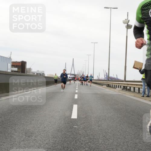 03.10.2025 - Köhlbrandbrückenlauf Matties Gatica Varas http://msf.ph/oto/9186720 03.10.2025 15:47:26 Position 3 8988 meine-sportfotos.de