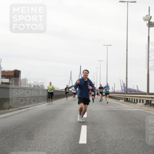 03.10.2025 - Köhlbrandbrückenlauf Matties Gatica Varas http://msf.ph/oto/9186730 03.10.2025 15:47:29 Position 3  meine-sportfotos.de