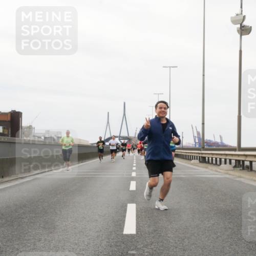03.10.2025 - Köhlbrandbrückenlauf Matties Gatica Varas http://msf.ph/oto/9186732 03.10.2025 15:47:29 Position 3  meine-sportfotos.de