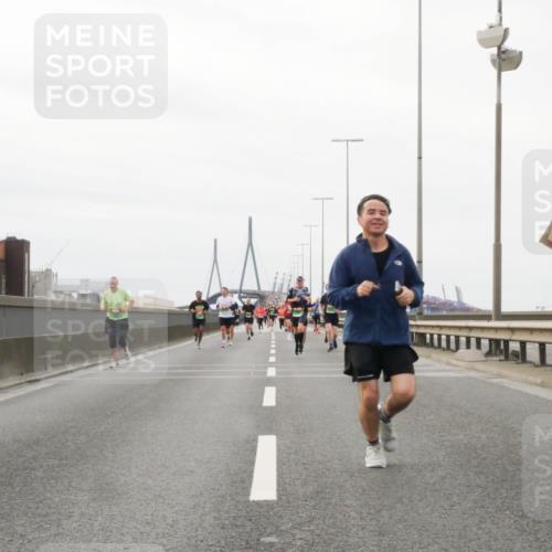 03.10.2025 - Köhlbrandbrückenlauf Matties Gatica Varas http://msf.ph/oto/9186735 03.10.2025 15:47:30 Position 3  meine-sportfotos.de