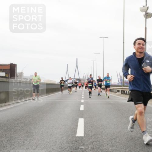 03.10.2025 - Köhlbrandbrückenlauf Matties Gatica Varas http://msf.ph/oto/9186736 03.10.2025 15:47:30 Position 3  meine-sportfotos.de