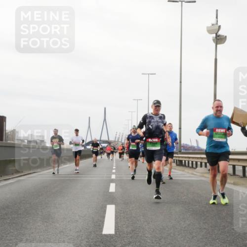 03.10.2025 - Köhlbrandbrückenlauf Matties Gatica Varas http://msf.ph/oto/9186756 03.10.2025 15:47:34 Position 3  meine-sportfotos.de