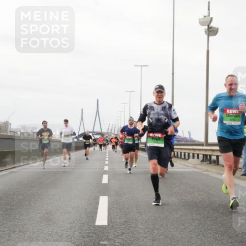 03.10.2025 - Köhlbrandbrückenlauf Matties Gatica Varas http://msf.ph/oto/9186757 03.10.2025 15:47:35 Position 3 7805, 9294 meine-sportfotos.de