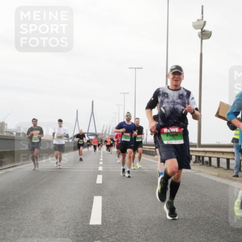 03.10.2025 - Köhlbrandbrückenlauf Matties Gatica Varas http://msf.ph/oto/9186760 03.10.2025 15:47:35 Position 3 7805, 9294 meine-sportfotos.de