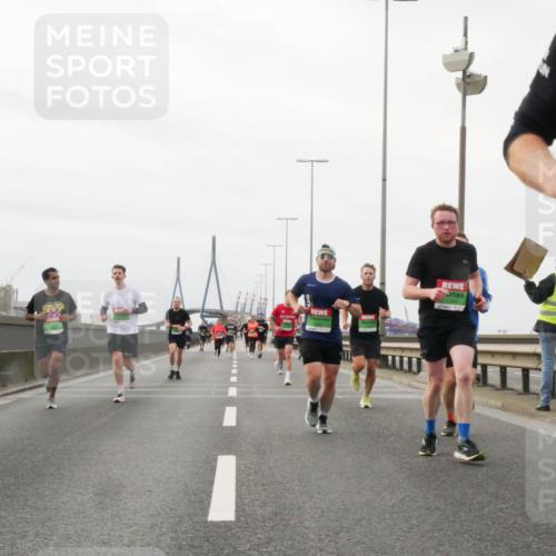 03.10.2025 - Köhlbrandbrückenlauf Matties Gatica Varas http://msf.ph/oto/9186764 03.10.2025 15:47:36 Position 3  meine-sportfotos.de