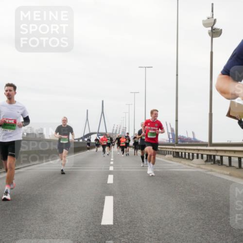 03.10.2025 - Köhlbrandbrückenlauf Matties Gatica Varas http://msf.ph/oto/9186774 03.10.2025 15:47:39 Position 3 93 meine-sportfotos.de