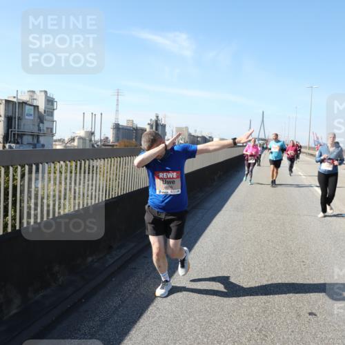 03.10.2025 - Köhlbrandbrückenlauf Yannick Fuchs http://msf.ph/oto/9186775 03.10.2025 12:05:57 Position 3  meine-sportfotos.de