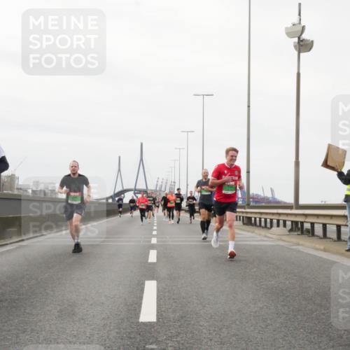 03.10.2025 - Köhlbrandbrückenlauf Matties Gatica Varas http://msf.ph/oto/9186777 03.10.2025 15:47:39 Position 3 8779 meine-sportfotos.de