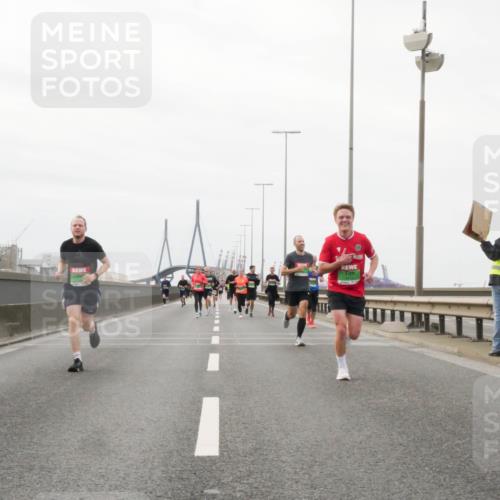 03.10.2025 - Köhlbrandbrückenlauf Matties Gatica Varas http://msf.ph/oto/9186778 03.10.2025 15:47:40 Position 3  meine-sportfotos.de