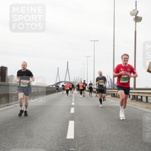 03.10.2025 - Köhlbrandbrückenlauf Matties Gatica Varas http://msf.ph/oto/9186781 03.10.2025 15:47:40 Position 3 96 meine-sportfotos.de