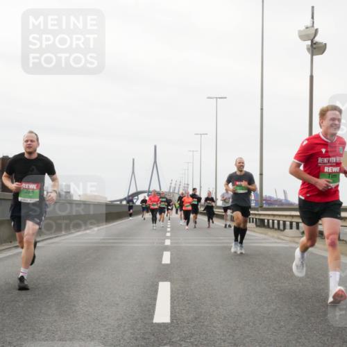 03.10.2025 - Köhlbrandbrückenlauf Matties Gatica Varas http://msf.ph/oto/9186784 03.10.2025 15:47:41 Position 3 7160 meine-sportfotos.de