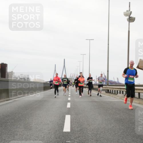 03.10.2025 - Köhlbrandbrückenlauf Matties Gatica Varas http://msf.ph/oto/9186800 03.10.2025 15:47:44 Position 3  meine-sportfotos.de