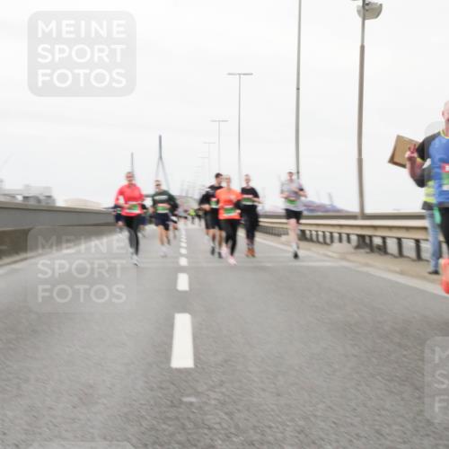 03.10.2025 - Köhlbrandbrückenlauf Matties Gatica Varas http://msf.ph/oto/9186805 03.10.2025 15:47:45 Position 3  meine-sportfotos.de