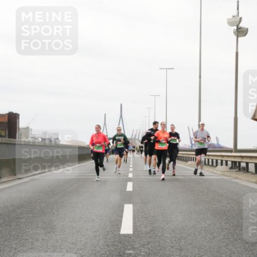 03.10.2025 - Köhlbrandbrückenlauf Matties Gatica Varas http://msf.ph/oto/9186806 03.10.2025 15:47:45 Position 3  meine-sportfotos.de