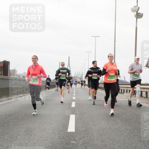 03.10.2025 - Köhlbrandbrückenlauf Matties Gatica Varas http://msf.ph/oto/9186815 03.10.2025 15:47:47 Position 3  meine-sportfotos.de