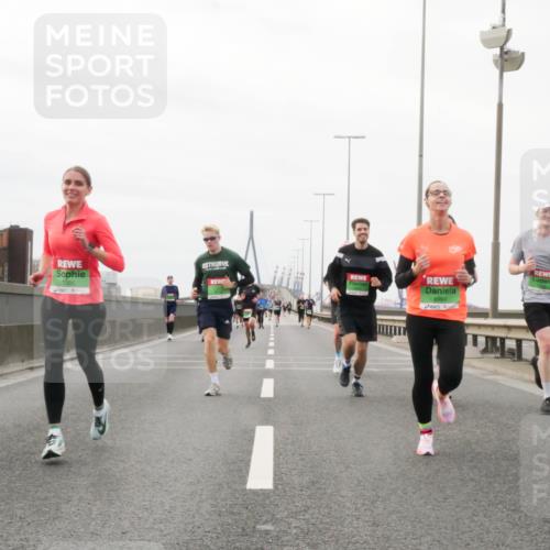 03.10.2025 - Köhlbrandbrückenlauf Matties Gatica Varas http://msf.ph/oto/9186816 03.10.2025 15:47:48 Position 3 7386, 8994 meine-sportfotos.de