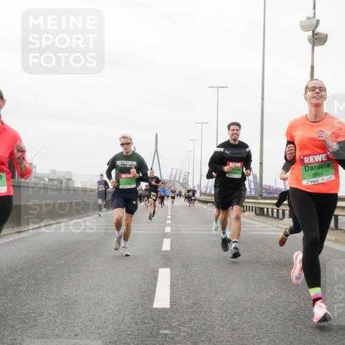 03.10.2025 - Köhlbrandbrückenlauf Matties Gatica Varas http://msf.ph/oto/9186819 03.10.2025 15:47:48 Position 3 7386, 8994 meine-sportfotos.de