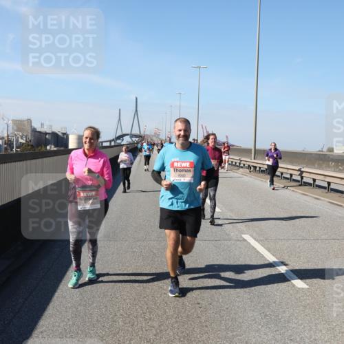 03.10.2025 - Köhlbrandbrückenlauf Yannick Fuchs http://msf.ph/oto/9186826 03.10.2025 12:06:00 Position 3 4960 meine-sportfotos.de