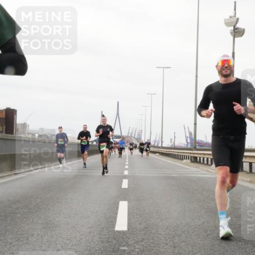 03.10.2025 - Köhlbrandbrückenlauf Matties Gatica Varas http://msf.ph/oto/9186829 03.10.2025 15:47:51 Position 3  meine-sportfotos.de