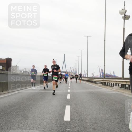 03.10.2025 - Köhlbrandbrückenlauf Matties Gatica Varas http://msf.ph/oto/9186832 03.10.2025 15:47:51 Position 3  meine-sportfotos.de
