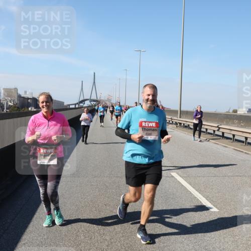 03.10.2025 - Köhlbrandbrückenlauf Yannick Fuchs http://msf.ph/oto/9186835 03.10.2025 12:06:00 Position 3 4960 meine-sportfotos.de