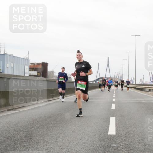 03.10.2025 - Köhlbrandbrückenlauf Matties Gatica Varas http://msf.ph/oto/9186837 03.10.2025 15:47:53 Position 3  meine-sportfotos.de