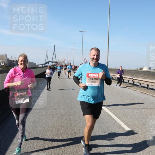 03.10.2025 - Köhlbrandbrückenlauf Yannick Fuchs http://msf.ph/oto/9186839 03.10.2025 12:06:00 Position 3 4960 meine-sportfotos.de