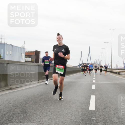 03.10.2025 - Köhlbrandbrückenlauf Matties Gatica Varas http://msf.ph/oto/9186840 03.10.2025 15:47:53 Position 3 8855 meine-sportfotos.de
