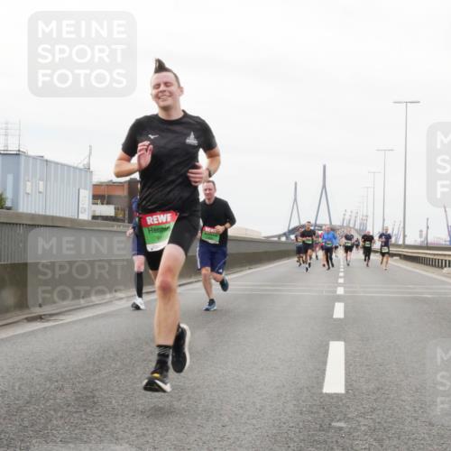 03.10.2025 - Köhlbrandbrückenlauf Matties Gatica Varas http://msf.ph/oto/9186842 03.10.2025 15:47:54 Position 3  meine-sportfotos.de