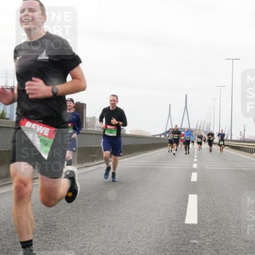 03.10.2025 - Köhlbrandbrückenlauf Matties Gatica Varas http://msf.ph/oto/9186844 03.10.2025 15:47:54 Position 3  meine-sportfotos.de