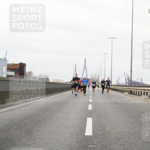 03.10.2025 - Köhlbrandbrückenlauf Matties Gatica Varas http://msf.ph/oto/9186851 03.10.2025 15:47:56 Position 3 99 meine-sportfotos.de