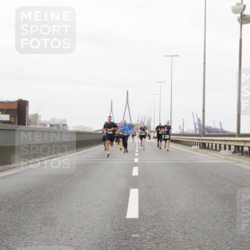03.10.2025 - Köhlbrandbrückenlauf Matties Gatica Varas http://msf.ph/oto/9186852 03.10.2025 15:47:56 Position 3  meine-sportfotos.de
