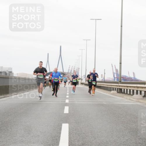 03.10.2025 - Köhlbrandbrückenlauf Matties Gatica Varas http://msf.ph/oto/9186856 03.10.2025 15:47:57 Position 3  meine-sportfotos.de