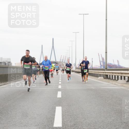 03.10.2025 - Köhlbrandbrückenlauf Matties Gatica Varas http://msf.ph/oto/9186862 03.10.2025 15:47:58 Position 3 76 meine-sportfotos.de