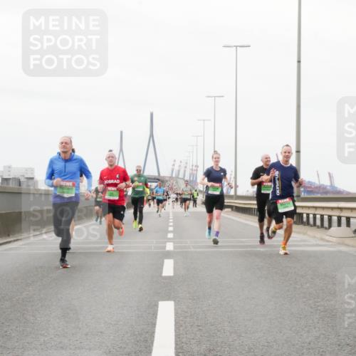 03.10.2025 - Köhlbrandbrückenlauf Matties Gatica Varas http://msf.ph/oto/9186873 03.10.2025 15:48:01 Position 3  meine-sportfotos.de