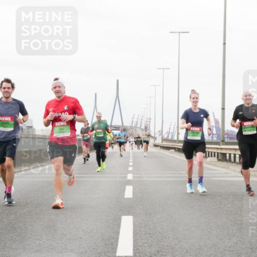 03.10.2025 - Köhlbrandbrückenlauf Matties Gatica Varas http://msf.ph/oto/9186881 03.10.2025 15:48:03 Position 3 562, 9670, 8049 meine-sportfotos.de