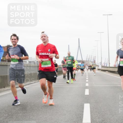 03.10.2025 - Köhlbrandbrückenlauf Matties Gatica Varas http://msf.ph/oto/9186884 03.10.2025 15:48:03 Position 3 9562, 9670 meine-sportfotos.de
