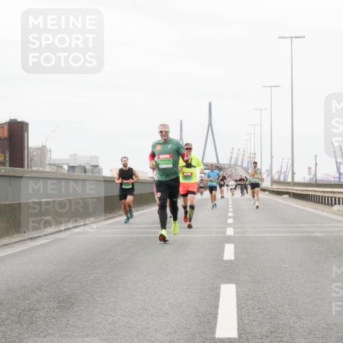 03.10.2025 - Köhlbrandbrückenlauf Matties Gatica Varas http://msf.ph/oto/9186890 03.10.2025 15:48:05 Position 3  meine-sportfotos.de