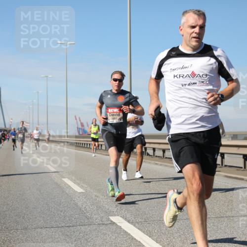 03.10.2025 - Köhlbrandbrückenlauf Yannick Fuchs http://msf.ph/oto/9186892 03.10.2025 11:45:17 Position 3 5664 meine-sportfotos.de