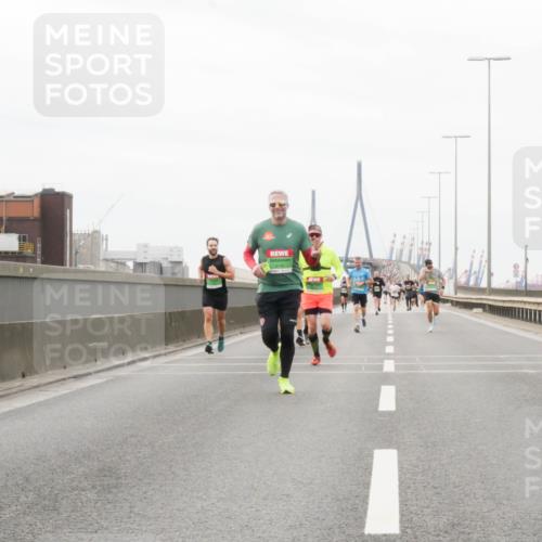 03.10.2025 - Köhlbrandbrückenlauf Matties Gatica Varas http://msf.ph/oto/9186893 03.10.2025 15:48:05 Position 3  meine-sportfotos.de