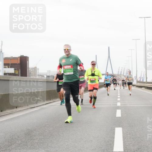 03.10.2025 - Köhlbrandbrückenlauf Matties Gatica Varas http://msf.ph/oto/9186897 03.10.2025 15:48:06 Position 3 9176 meine-sportfotos.de