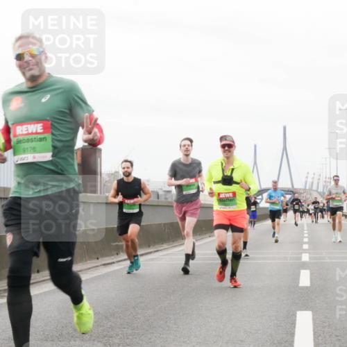 03.10.2025 - Köhlbrandbrückenlauf Matties Gatica Varas http://msf.ph/oto/9186904 03.10.2025 15:48:08 Position 3 9176 meine-sportfotos.de