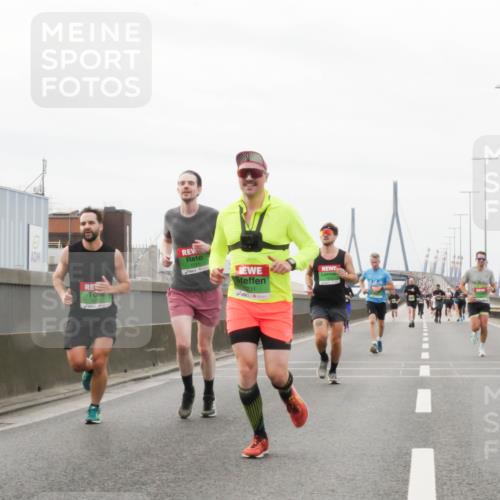03.10.2025 - Köhlbrandbrückenlauf Matties Gatica Varas http://msf.ph/oto/9186908 03.10.2025 15:48:09 Position 3 7673, 231 meine-sportfotos.de