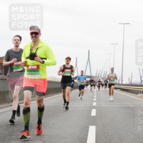 03.10.2025 - Köhlbrandbrückenlauf Matties Gatica Varas http://msf.ph/oto/9186909 03.10.2025 15:48:09 Position 3 7231 meine-sportfotos.de