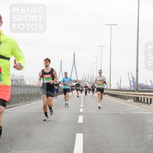 03.10.2025 - Köhlbrandbrückenlauf Matties Gatica Varas http://msf.ph/oto/9186912 03.10.2025 15:48:10 Position 3 7231 meine-sportfotos.de